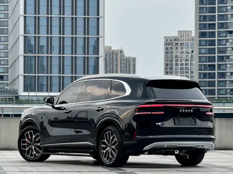 2026 Zeekr 8X с пробегом 2 000 км