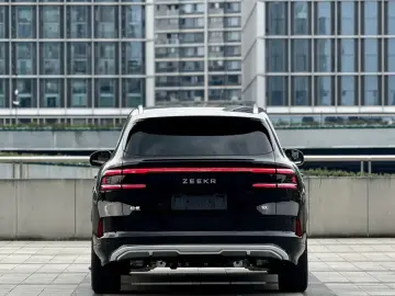 2026 Zeekr 8X с пробегом 2 000 км