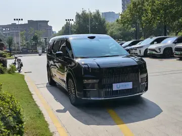 2025 Zeekr 009 с пробегом 62 000 км