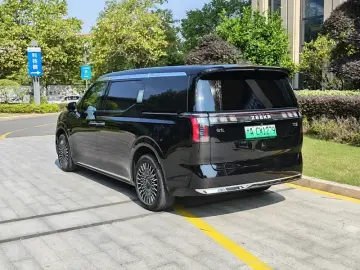 2025 Zeekr 009 с пробегом 62 000 км