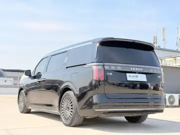 2024 Zeekr 009 с пробегом 40 000 км