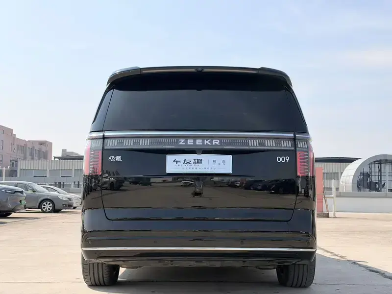 2024 Zeekr 009 с пробегом 40 000 км