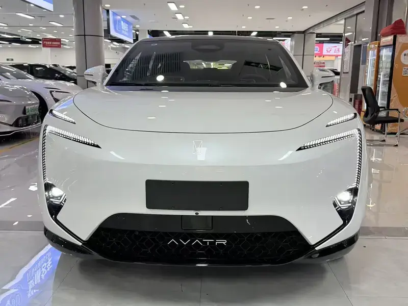 2025 Avatr 11 с пробегом 100 км