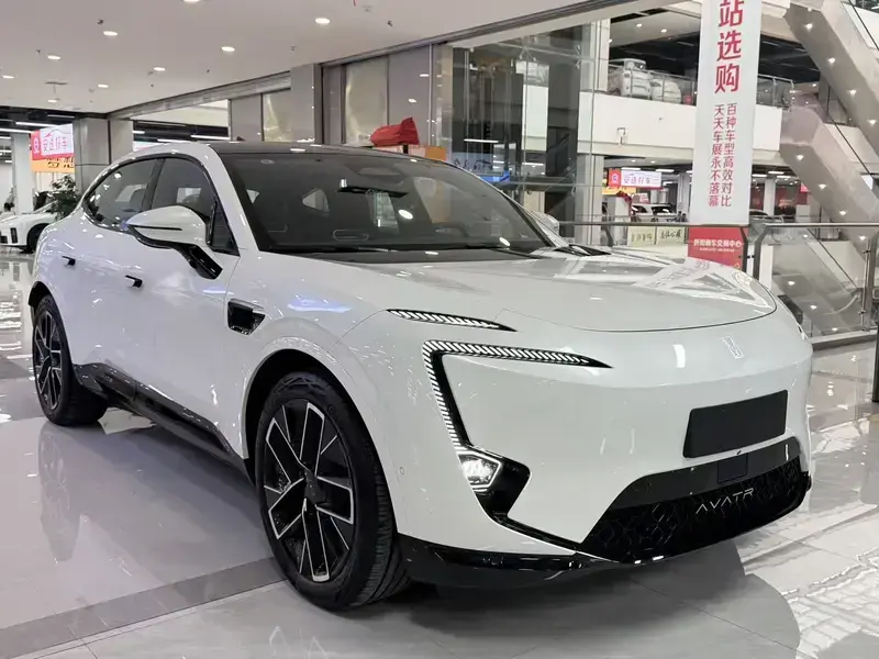 2025 Avatr 11 с пробегом 100 км