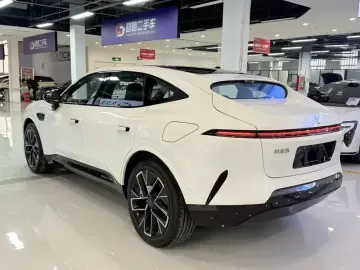 2025 Avatr 11 с пробегом 100 км