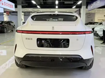 2025 Avatr 11 с пробегом 100 км