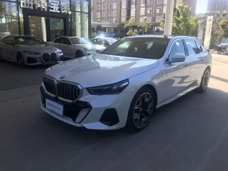 2025 BMW 5 серии с пробегом 8 500 км