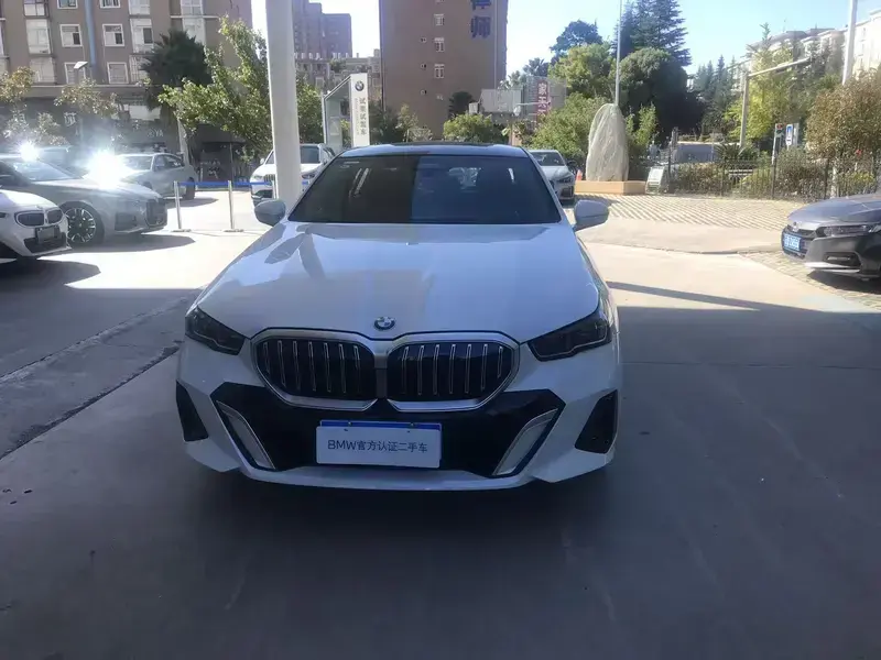 2025 BMW 5 серии с пробегом 8 500 км