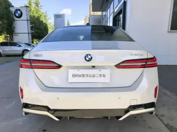 2025 BMW 5 серии с пробегом 8 500 км