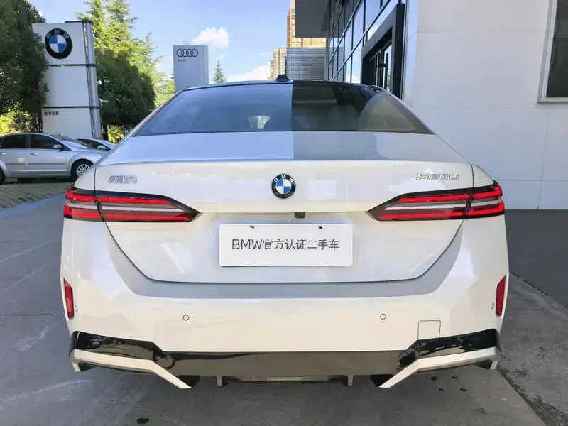 2025 BMW 5 серии с пробегом 8 500 км