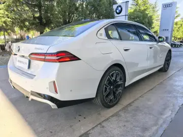 2025 BMW 5 серии с пробегом 8 500 км