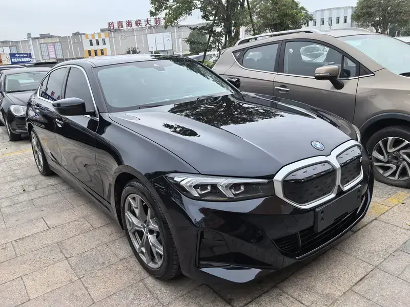 2023 BMW i3 с пробегом 40 000 км