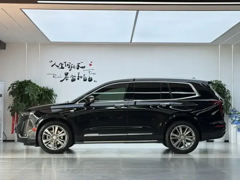 2021 Cadillac XT6 с пробегом 68 000 км