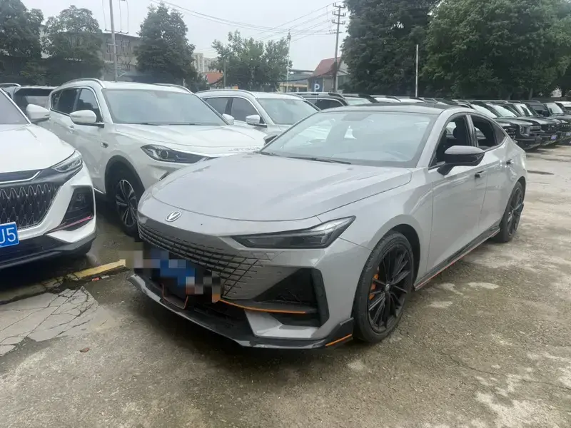 2022 Changan UNI-V с пробегом 39 000 км
