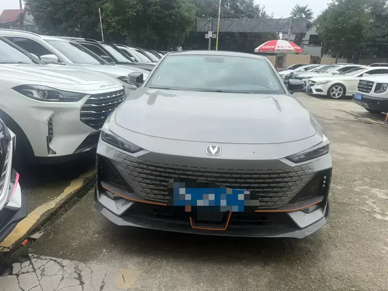 2022 Changan UNI-V с пробегом 39 000 км