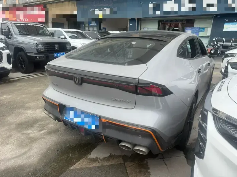 2022 Changan UNI-V с пробегом 39 000 км
