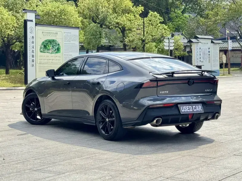 2023 Changan UNI-V с пробегом 14 000 км