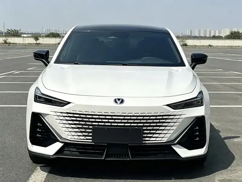 2022 Changan UNI-V с пробегом 37 000 км