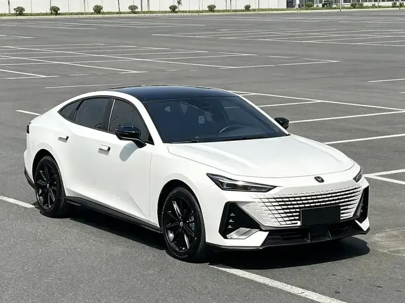 2022 Changan UNI-V с пробегом 37 000 км