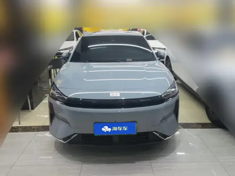 2025 Geely Galaxy L6 с пробегом 23 000 км