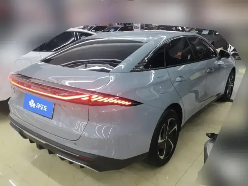 2025 Geely Galaxy L6 с пробегом 23 000 км