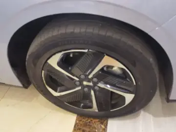 2025 Geely Galaxy L6 с пробегом 23 000 км