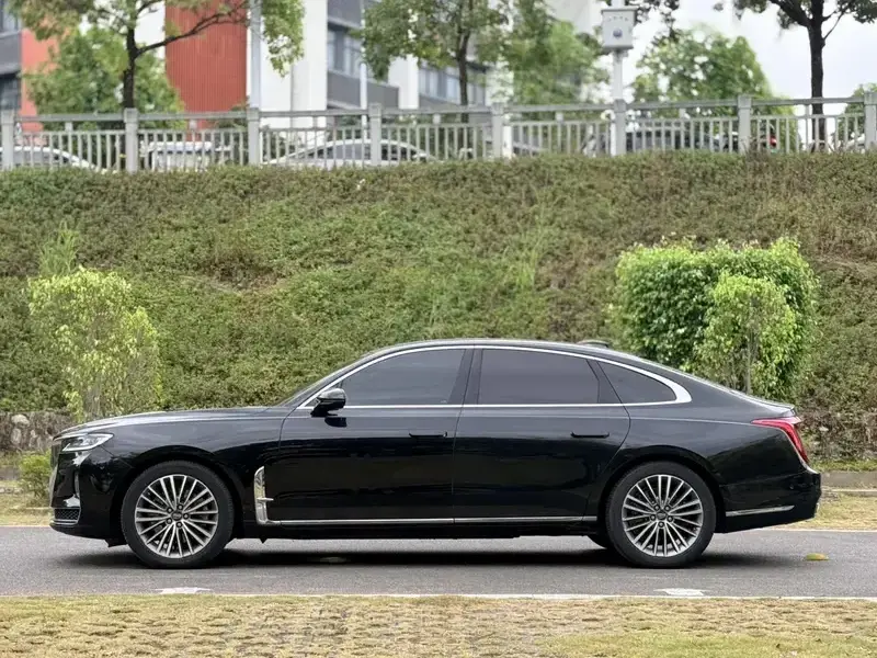 2020 Hongqi H9 с пробегом 82 000 км