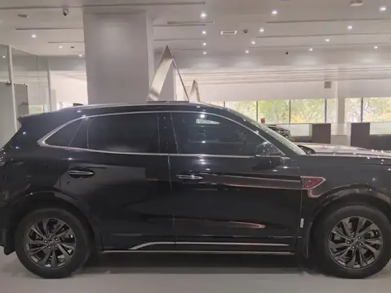 2024 Hongqi HS5 с пробегом 39 000 км