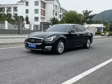 2017 Infiniti Q70 с пробегом 185 900 км