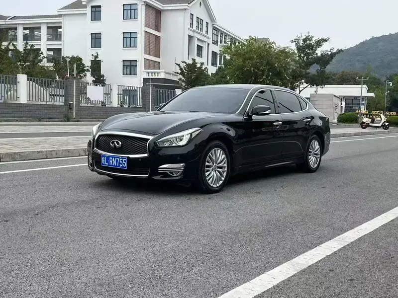 2017 Infiniti Q70 с пробегом 185 900 км