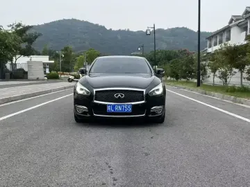 2017 Infiniti Q70 с пробегом 185 900 км