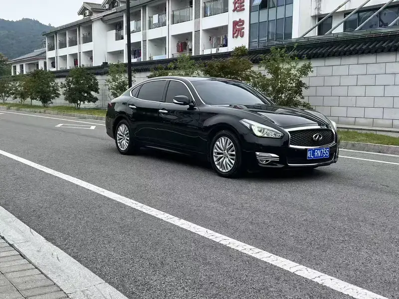 2017 Infiniti Q70 с пробегом 185 900 км