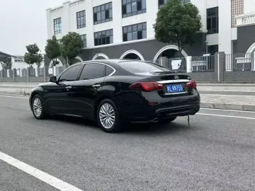 2017 Infiniti Q70 с пробегом 185 900 км