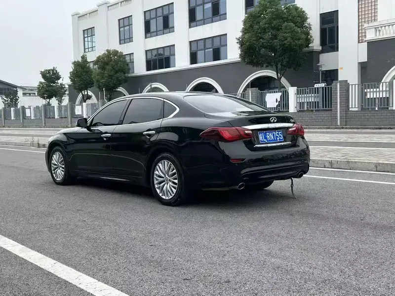 2017 Infiniti Q70 с пробегом 185 900 км