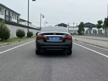 2017 Infiniti Q70 с пробегом 185 900 км