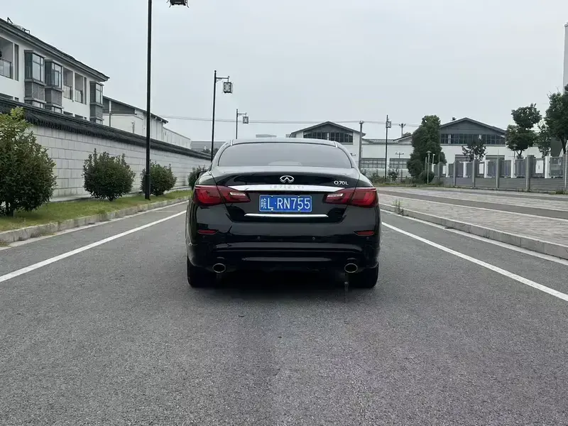 2017 Infiniti Q70 с пробегом 185 900 км