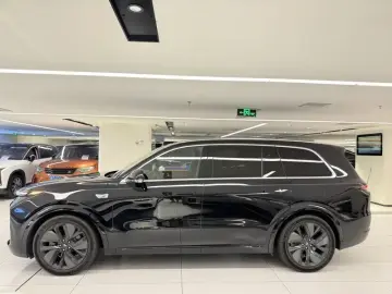 2024 Li Auto (Lixiang) L9 с пробегом 36 000 км