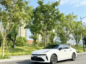 Lynk & Co 03
