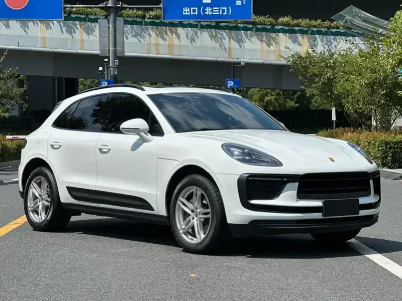 2023 Porsche Macan с пробегом 32 000 км