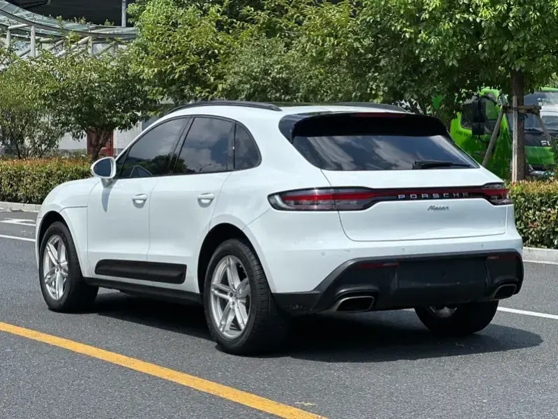 2023 Porsche Macan с пробегом 32 000 км