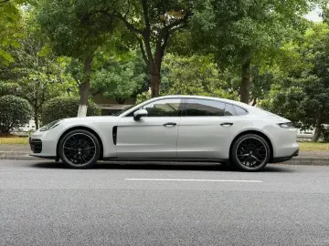 2023 Porsche Panamera с пробегом 17 100 км