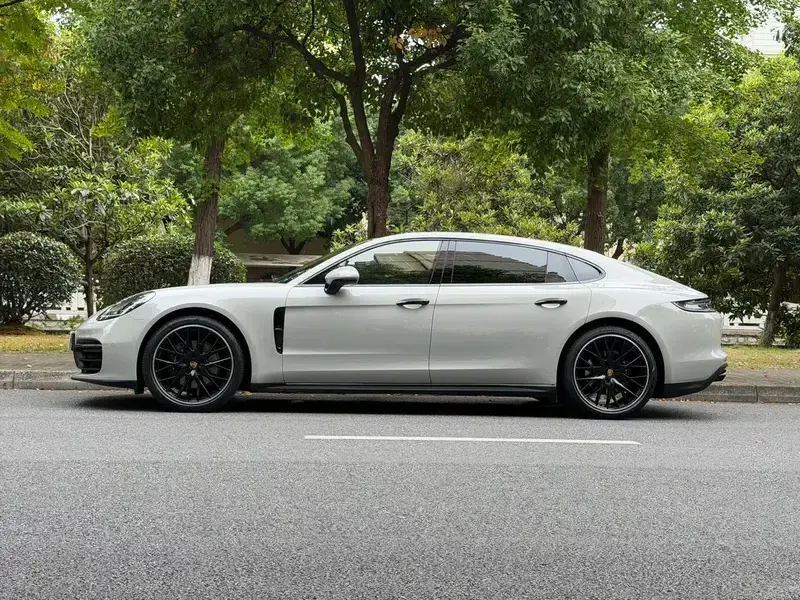2023 Porsche Panamera с пробегом 17 100 км