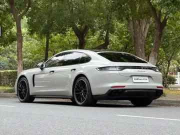 2023 Porsche Panamera с пробегом 17 100 км