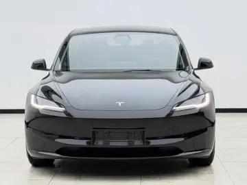 2023 Tesla Model 3 с пробегом 30 000 км