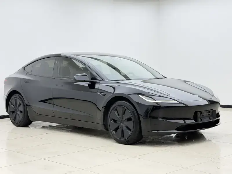 2023 Tesla Model 3 с пробегом 30 000 км