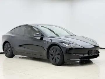 2023 Tesla Model 3 с пробегом 30 000 км