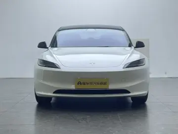 2023 Tesla Model 3 с пробегом 30 900 км