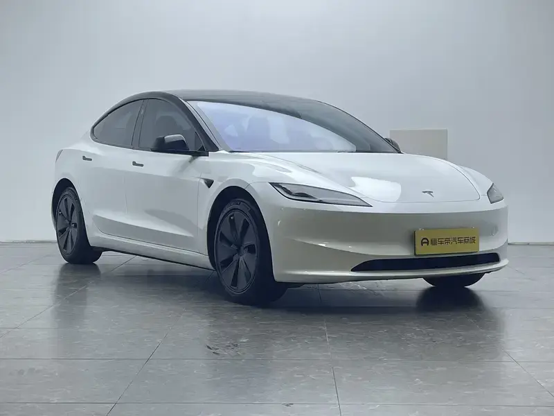 2023 Tesla Model 3 с пробегом 30 900 км