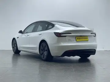 2023 Tesla Model 3 с пробегом 30 900 км