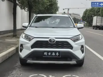 2023 Toyota RAV4 с пробегом 53 000 км
